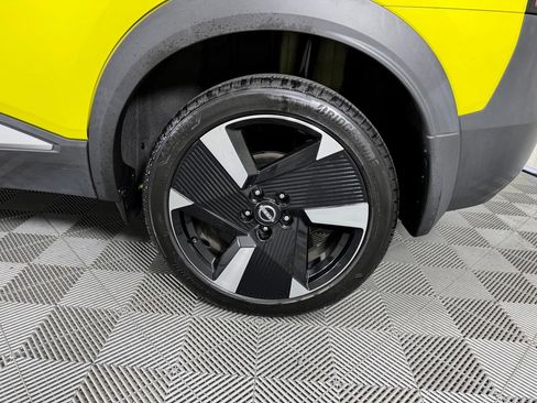 Used 2025 Nissan Kicks SR FWD image 34