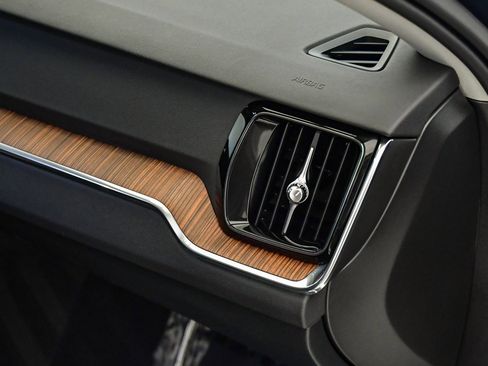 Certified 2024 Volvo V60 B5 Cross Country Plus image 16