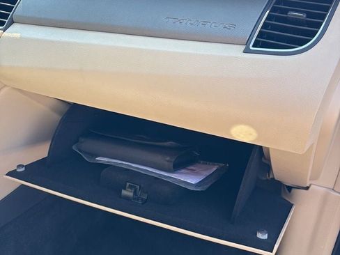 Used 2016 Ford Taurus SE image 28