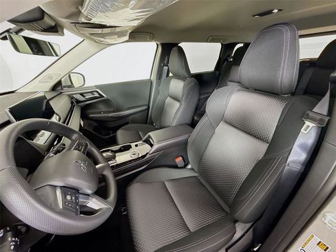 New 2026 Mitsubishi Outlander ES image 2