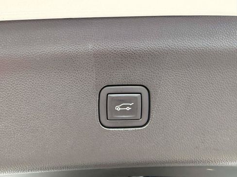 Used 2023 Buick Enclave Essence w/ Experience Buick Package AWD/4WD image 6