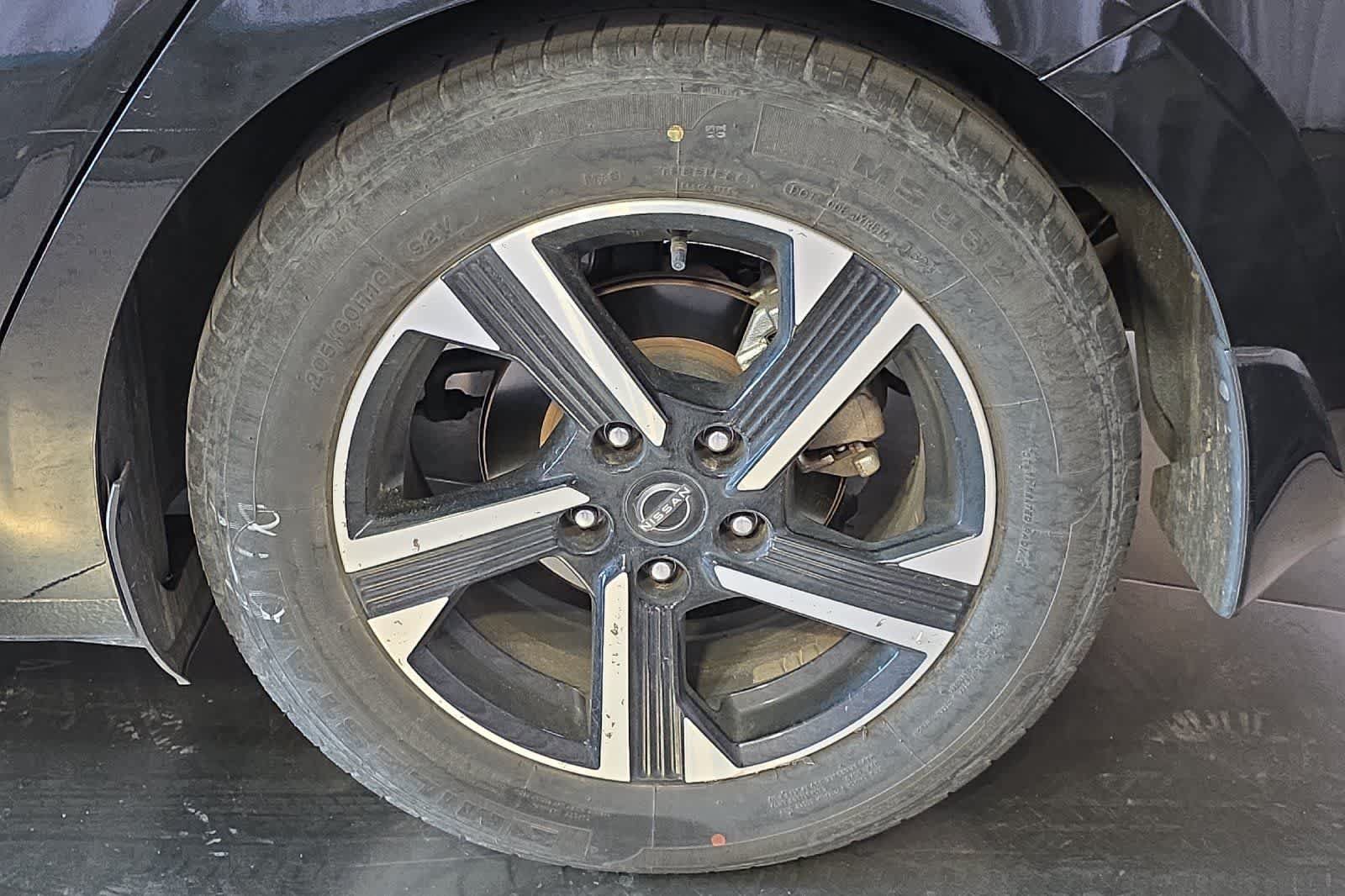 Used 2024 Nissan Sentra SV FWD image 12