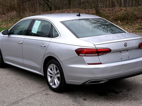 Used 2020 Volkswagen Passat 2.0T SE image 3