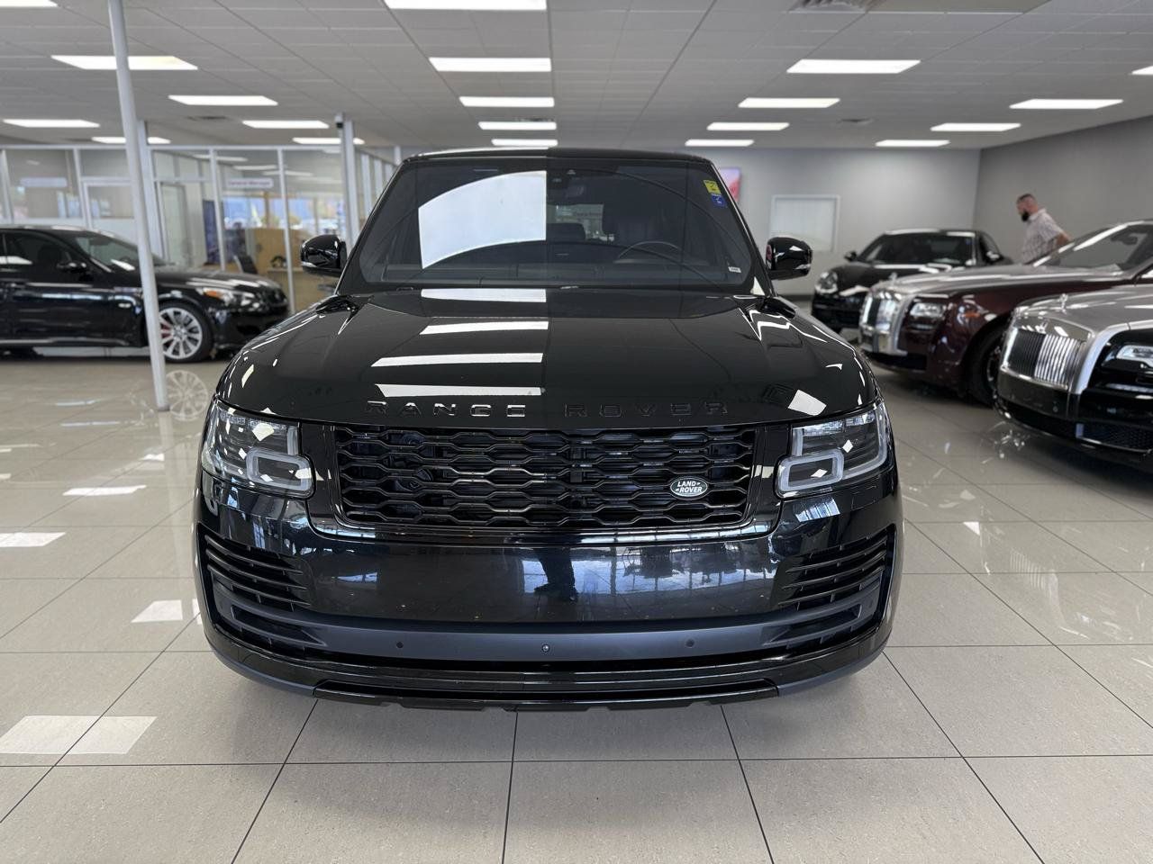 Used 2019 Land Rover Range Rover Long Wheelbase Supercharged AWD/4WD image 4