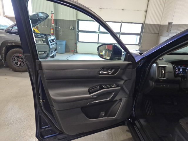 Certified 2025 Nissan Pathfinder SL AWD/4WD image 10