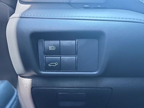 Used 2021 Toyota Highlander XLE AWD/4WD image 41