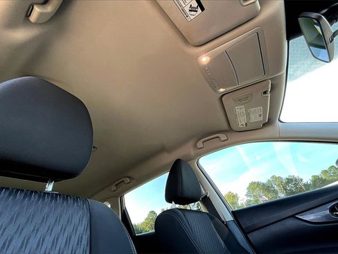 Used 2019 Nissan Rogue SV image 22