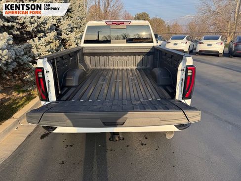 Used 2025 GMC Sierra 2500 AT4 image 41