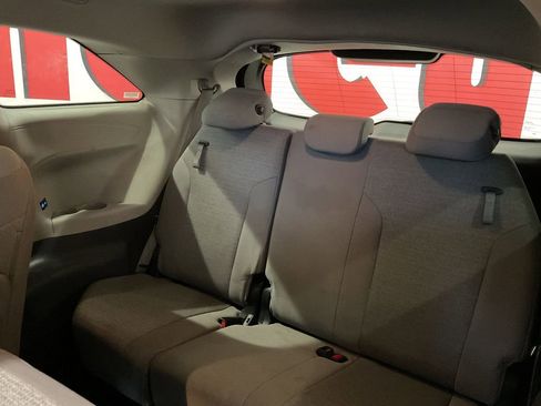 Used 2024 Toyota Sienna LE image 29