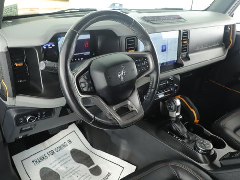 Used 2022 Ford Bronco Badlands image 11