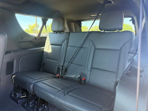 Used 2025 GMC Yukon XL Denali image 9