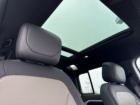 Used 2022 Land Rover Defender 110 X-Dynamic HSE image 16