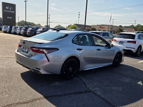 Used 2022 Toyota Camry SE w/ Convenience Package FWD image 13