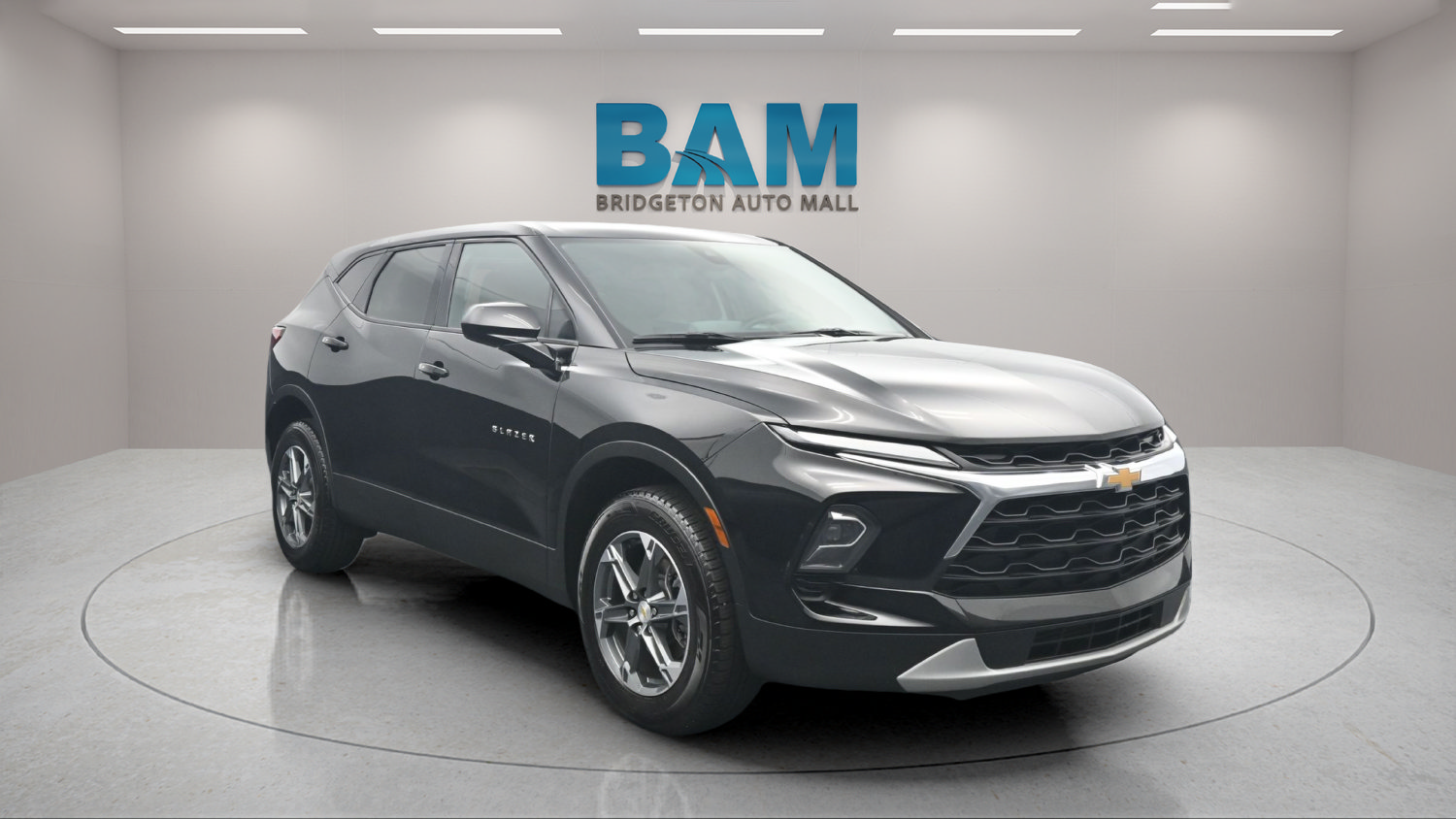 Used 2025 Chevrolet Blazer LT FWD image 1