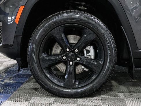 Used 2023 Jeep Grand Cherokee L Limited w/ Black Appearance Package image 19