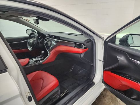 Used 2020 Toyota Camry XSE image 32