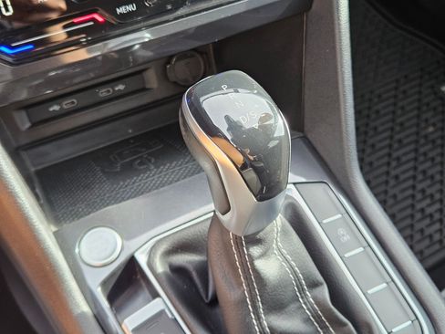 Used 2022 Volkswagen Tiguan SE AWD/4WD image 23