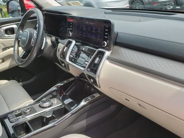 Certified 2023 Kia Sorento SX Prestige w/ Panoramic Sunroof Package AWD/4WD image 22
