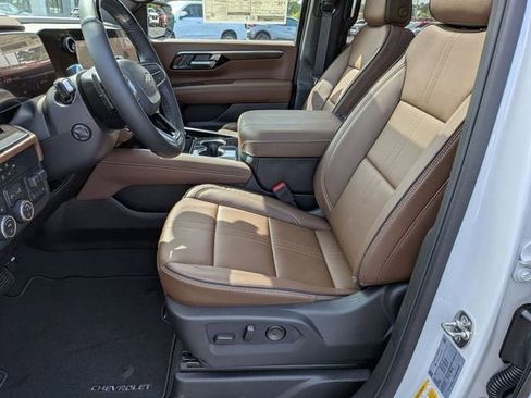 New 2026 Chevrolet Tahoe High Country AWD/4WD image 15