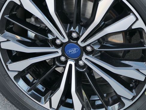 Used 2022 Ford Escape SE w/ SE Sport Appearance Package image 12