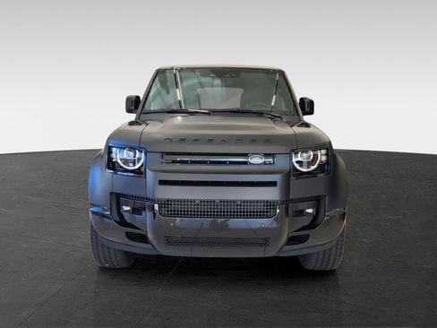 New 2026 Land Rover Defender 110 X-Dynamic SE image 2