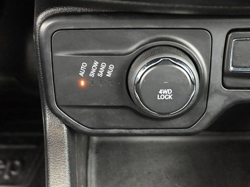 Used 2018 Jeep Renegade Latitude w/ Cold Weather Group image 23