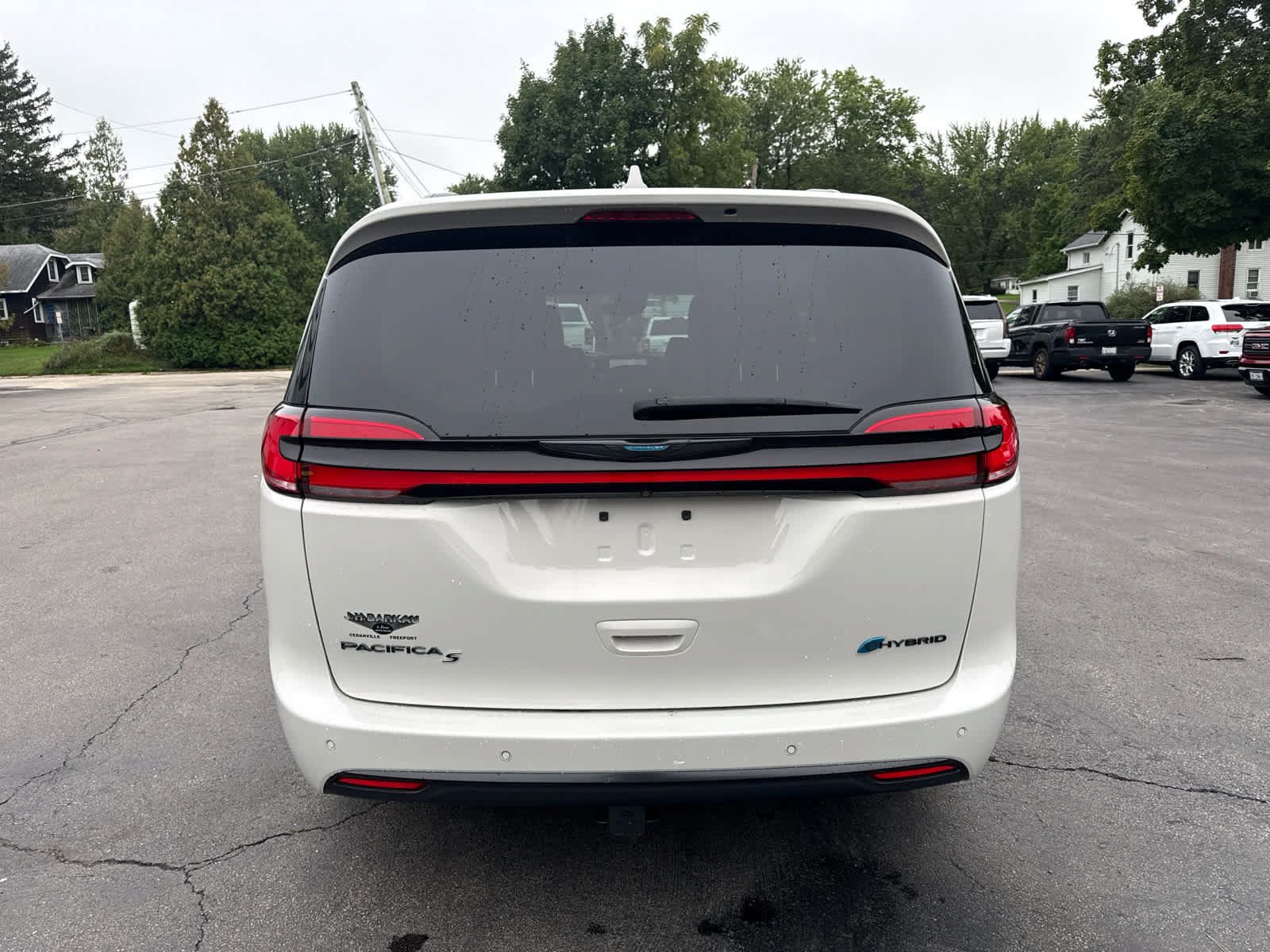 Used 2021 Chrysler Pacifica Limited w/ Premium & Safety Sphere Group FWD image 4