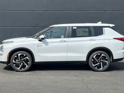 New 2025 Mitsubishi Outlander SE image 8