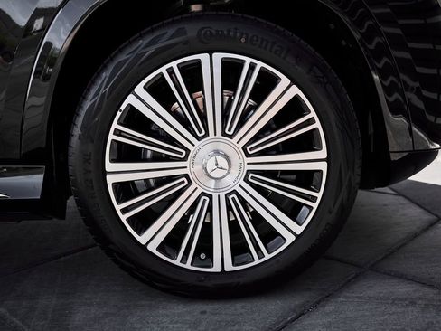 Used 2026 Mercedes-Benz Maybach GLS 600 4MATIC image 22