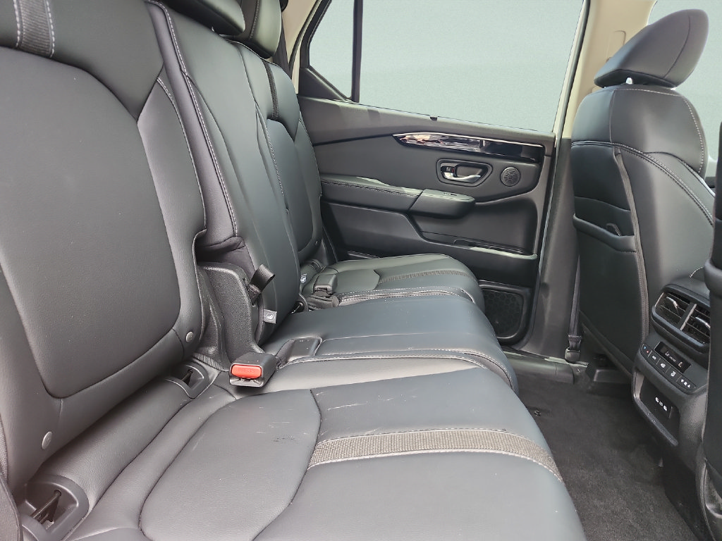 Used 2025 Honda Pilot EX-L image 31