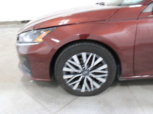 Used 2024 Nissan Altima 2.5 SV FWD image 34