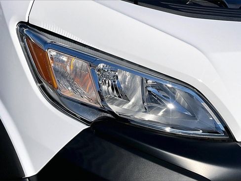 Used 2024 RAM ProMaster 2500 w/ Convenience Group image 27