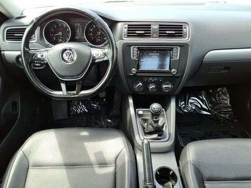 Used 2017 Volkswagen Jetta SE FWD image 13