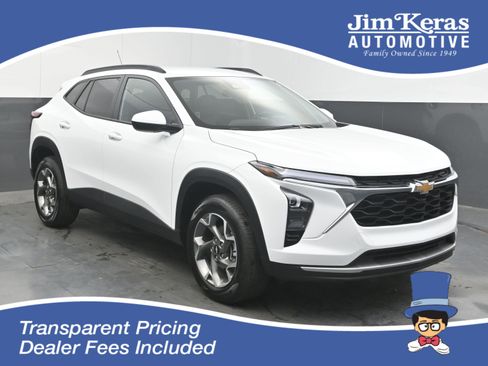 Used 2025 Chevrolet Trax LT FWD image 1