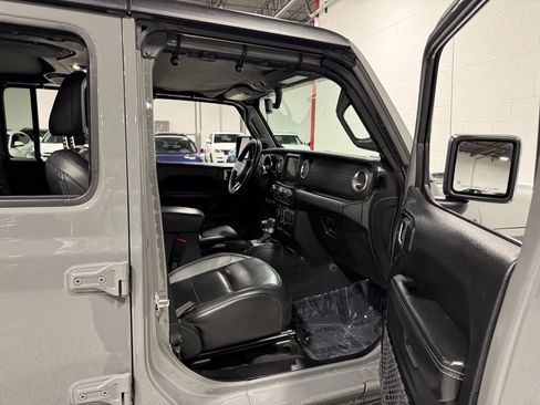 Used 2021 Jeep Gladiator Overland w/ Popular Equipment Package image 45