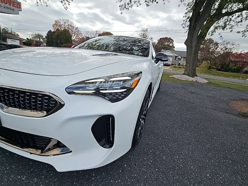 Used 2023 Kia Stinger GT-Line w/ Sun & Sound Package image 10