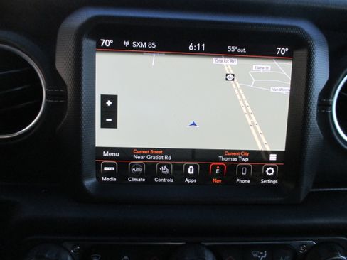 Used 2022 Jeep Wrangler Unlimited Sahara w/ Cold Weather Group image 15