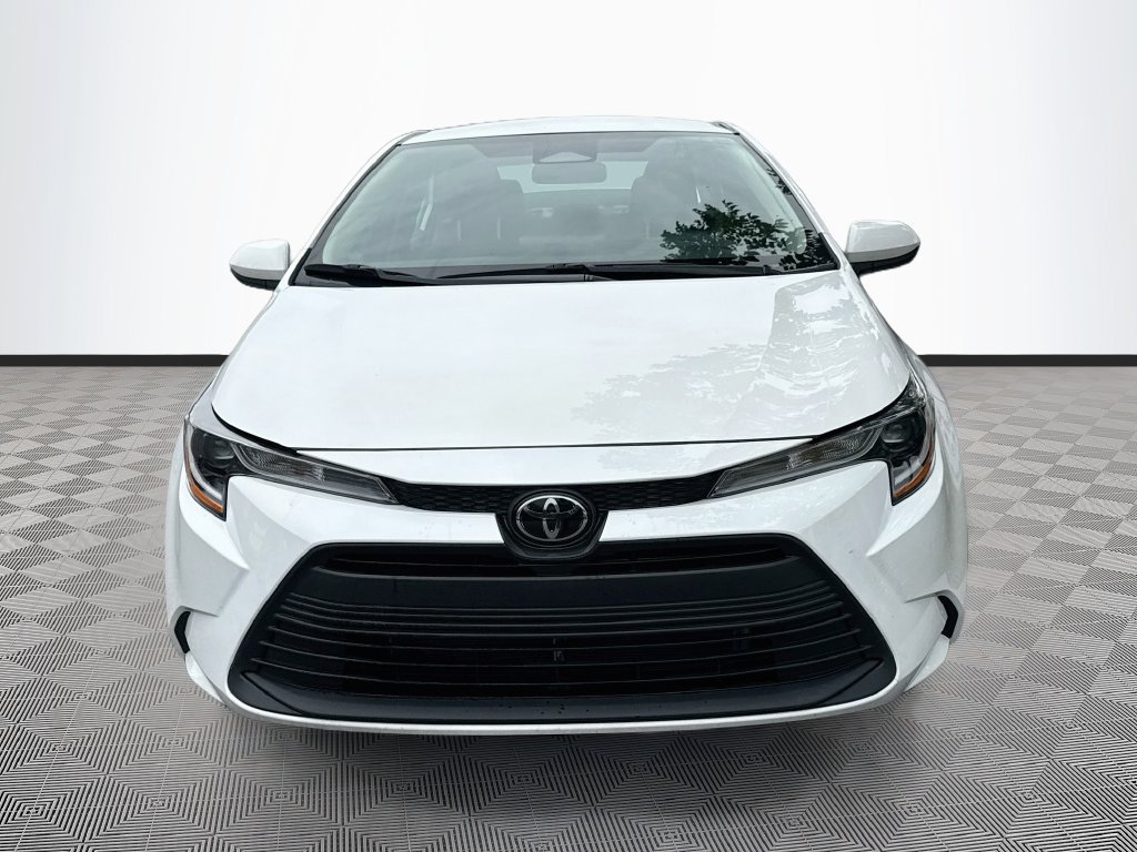 Used 2024 Toyota Corolla LE FWD image 2