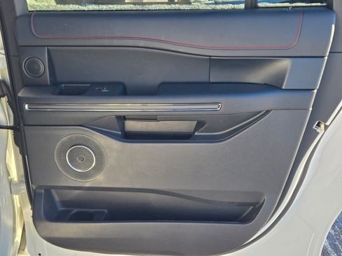 Used 2022 Ford Expedition Max Limited image 8