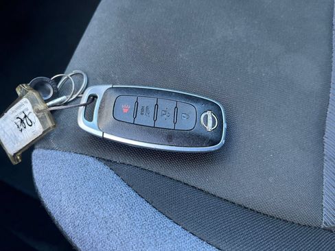 Used 2025 Nissan Versa SV FWD image 19