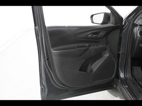 Used 2018 Chevrolet Equinox LT FWD image 4
