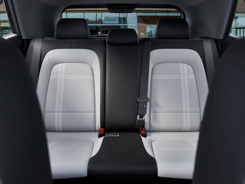 Used 2025 Hyundai Venue SEL image 12