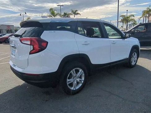 Used 2024 GMC Terrain SLE image 8
