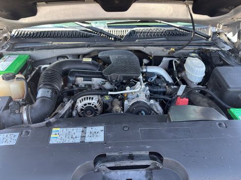 Used 2005 Chevrolet Silverado 3500 LS w/ Heavy-Duty Power Package AWD/4WD image 16