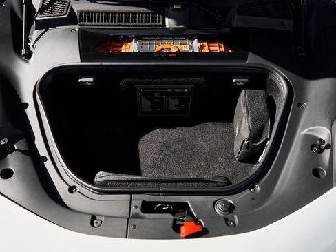 Used 2023 Ferrari SF90 Stradale image 18