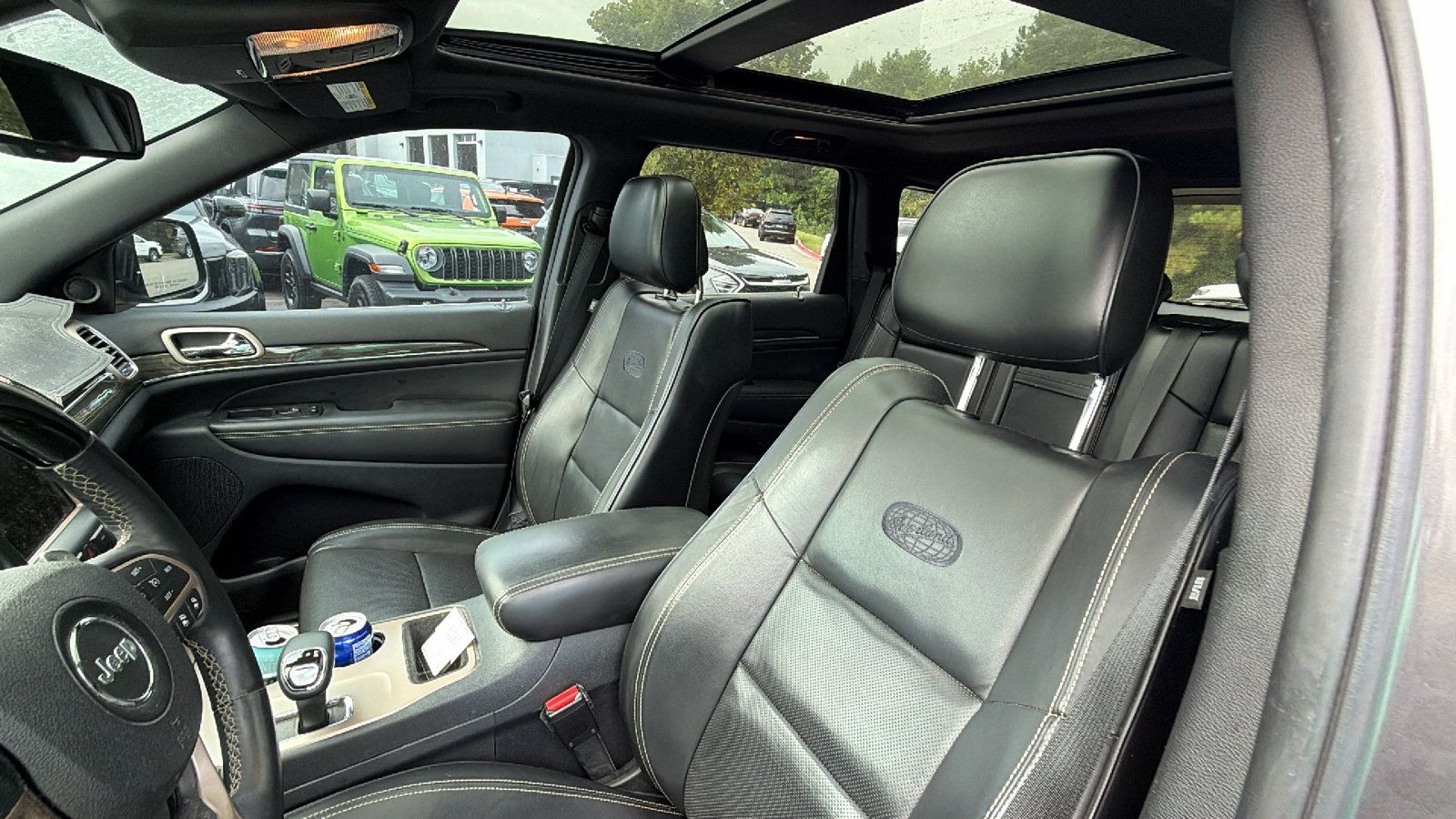 Used 2014 Jeep Grand Cherokee Overland w/ Advanced Technology Group RWD image 17
