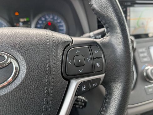 Used 2020 Toyota Sienna XLE w/ XLE Navigation Package AWD/4WD image 14