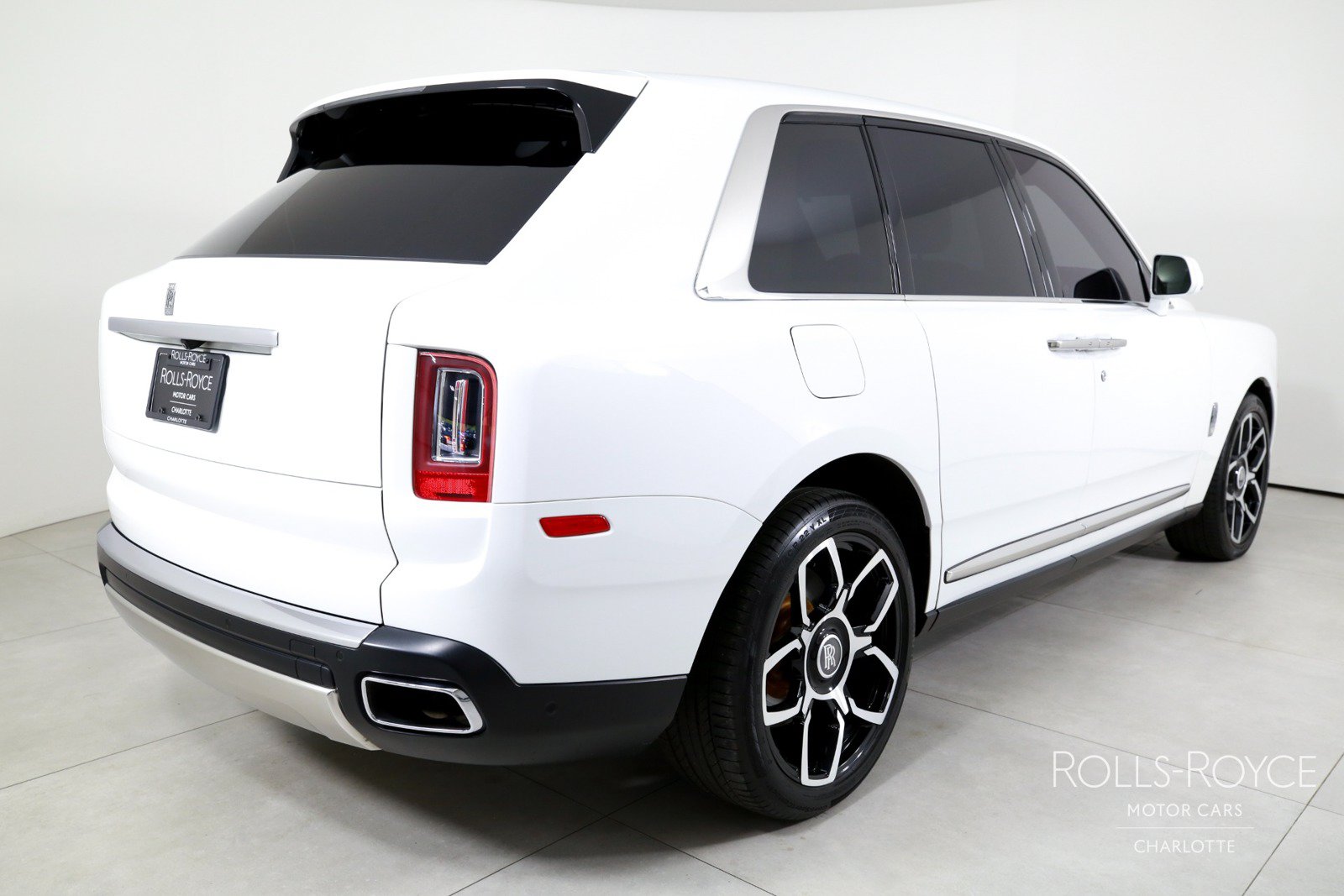 Used 2020 Rolls-Royce Cullinan AWD/4WD image 2