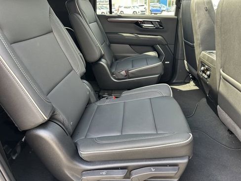 New 2026 Chevrolet Suburban Premier w/ Sun And Tow Package AWD/4WD image 39