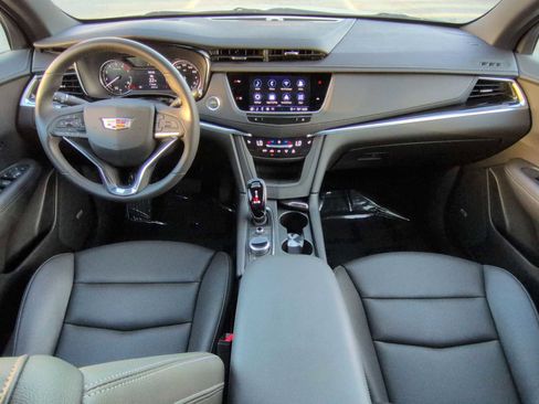Used 2025 Cadillac XT6 Luxury image 13